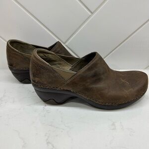 Patagonia brown Leather Women's clogs size 6